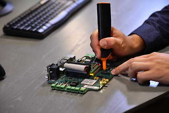 IkaScope used to debug circuit board